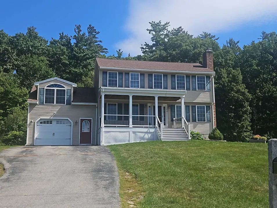 4 Squamscott Avenue Derry, NH 03038, Rockingham County