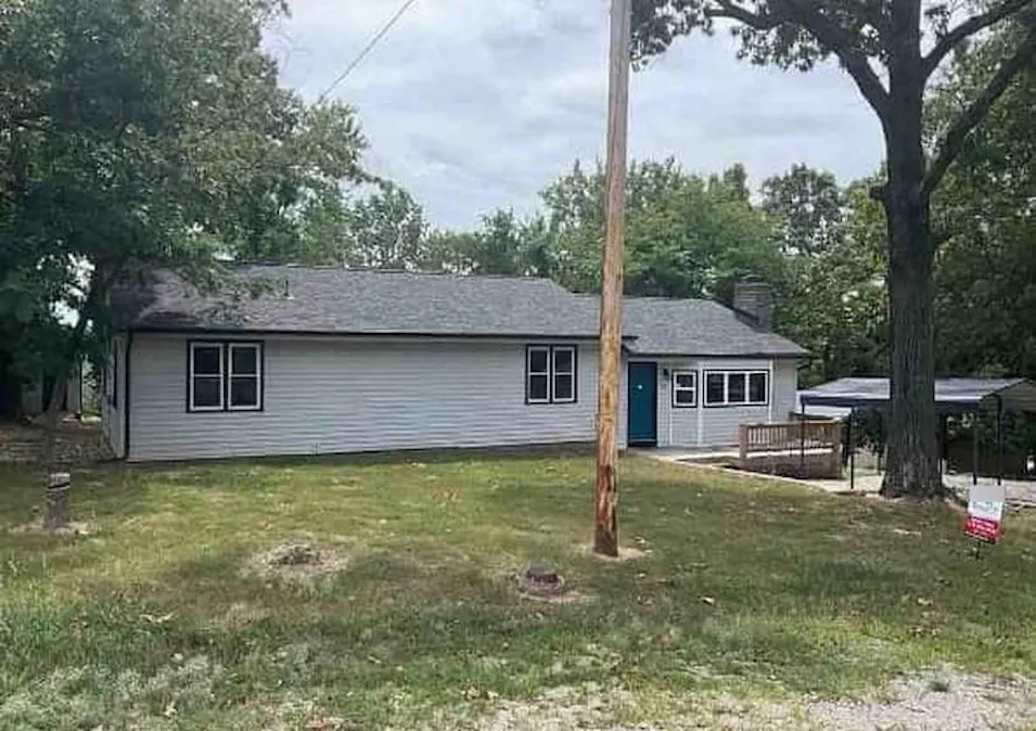 92 Helms St Camdenton, MO 65020, Camden County