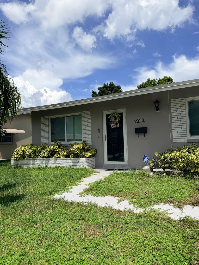 4913 Nw 52nd St