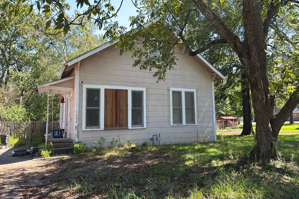 1004 Sycamore St Mineola, TX 75773, Wood County