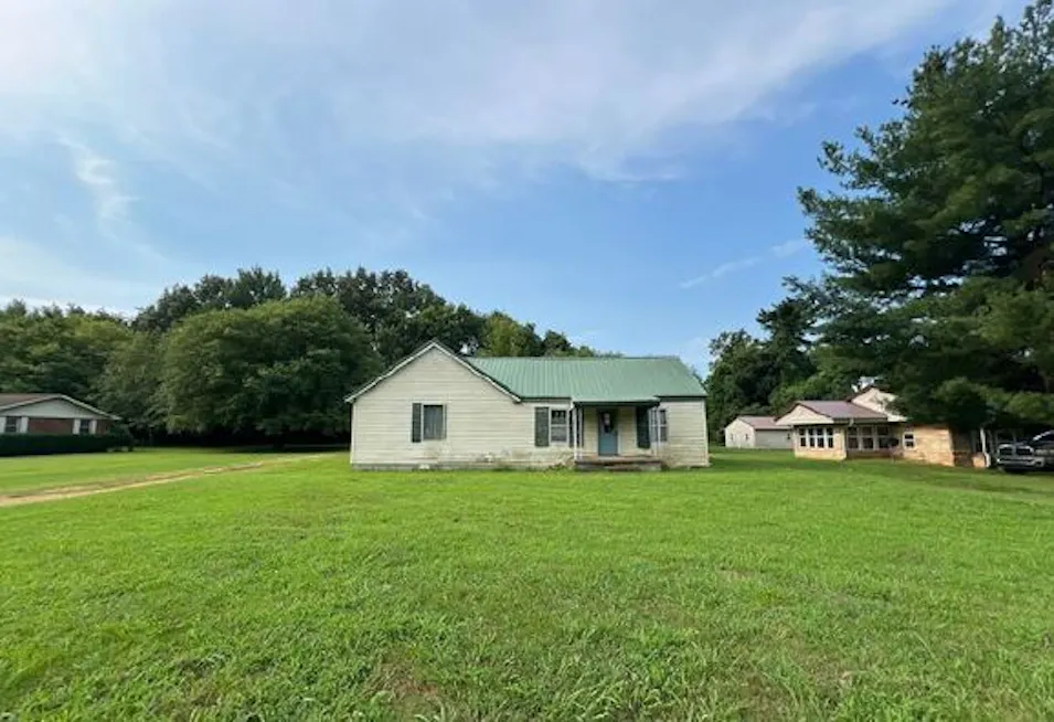 1560 Us Hwy 60 W Ledbetter, KY 42058, Livingston County