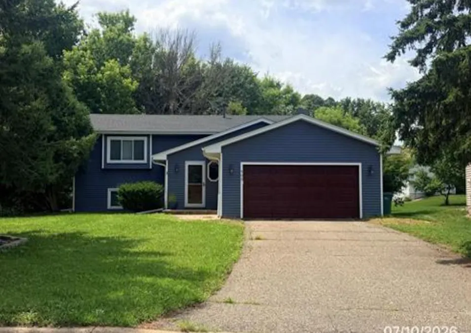 905 Park Pl Burnsville, MN 55337, Dakota County