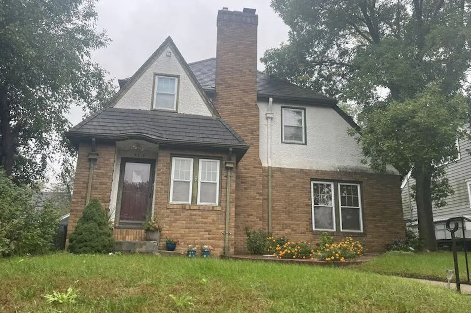 3126 Pierce St Sioux City, IA 51104, Woodbury County