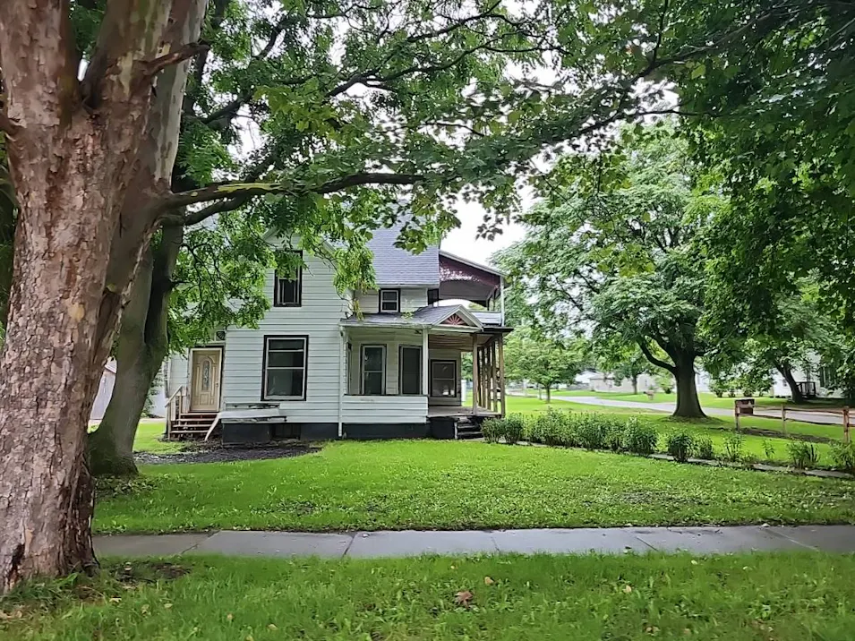304 W Williams St Ovid, MI 48866-9682, Clinton County