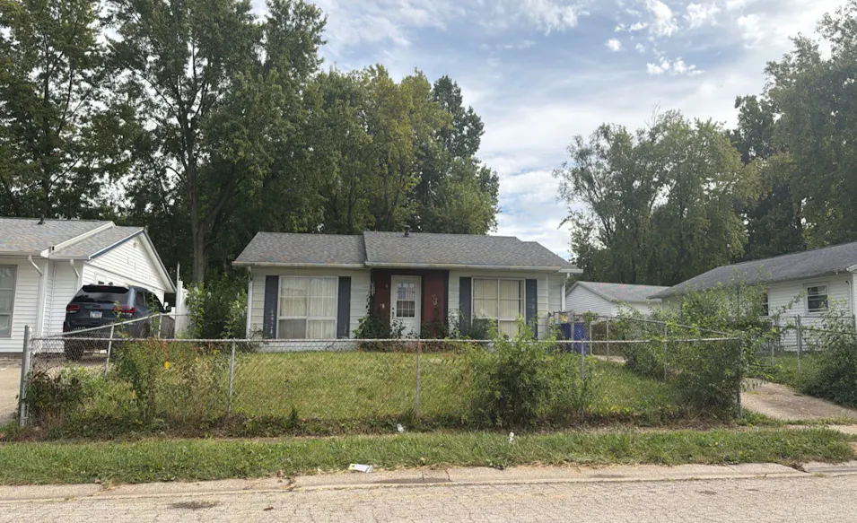 1825 King Arthur Dr. Decatur, IL 62526, Macon County