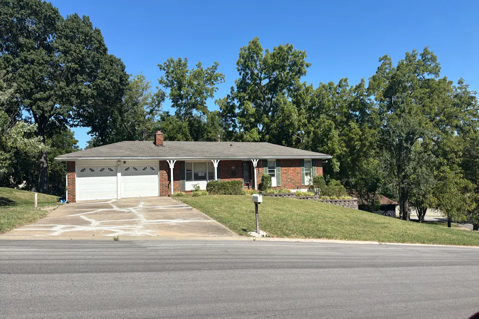 5215 N Washington Gladstone, MO 64118, Clay County