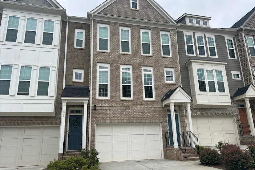 895 Atwood Ln