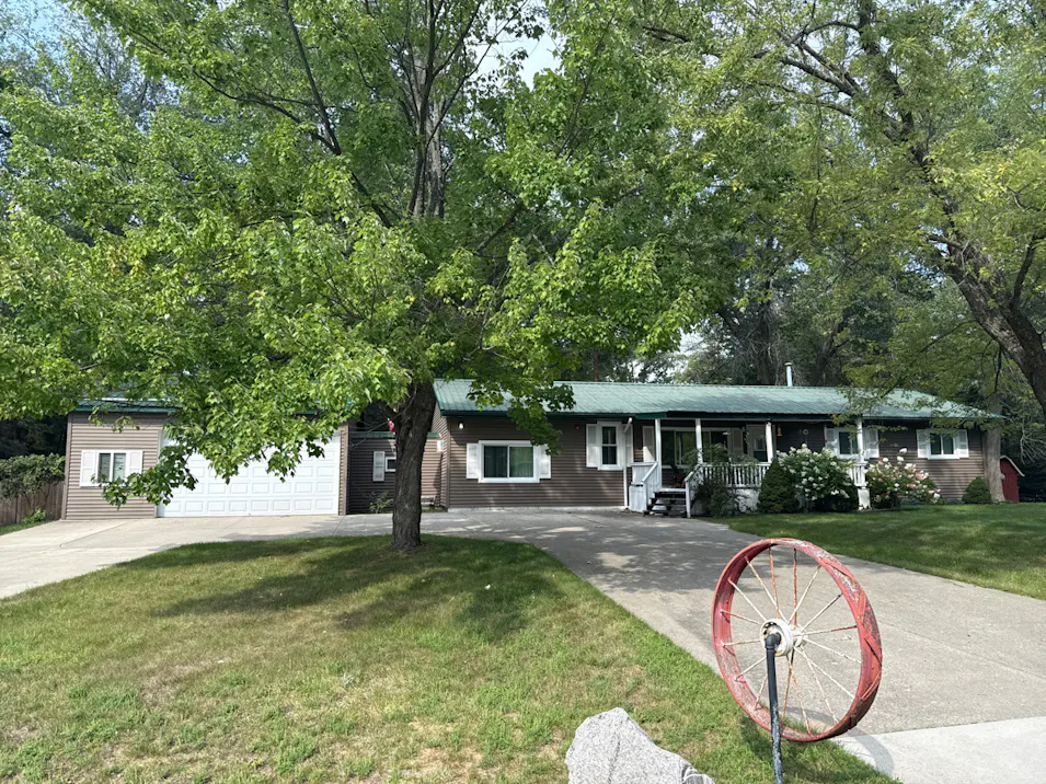 2230 Pine Crescent Dr Farwell, MI 48622, Clare County