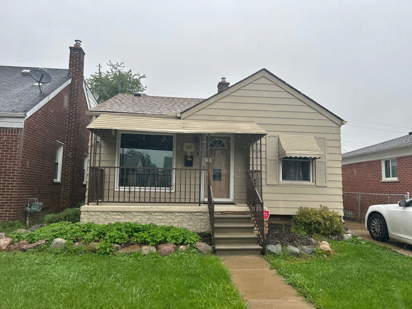 882 Mill St