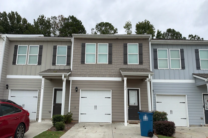 122 Village Green Drive Nw