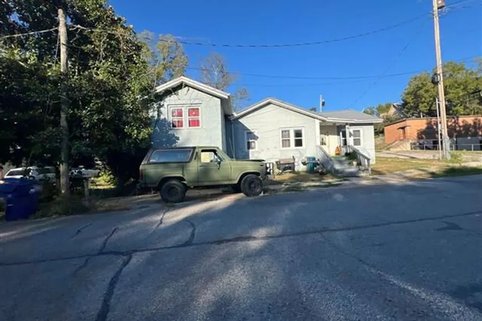 101 S 7th St Sarcoxie, MO 64862, Jasper County