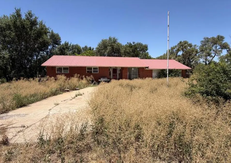 201 E Blaine Ave Cheyenne, OK 73628, Roger Mills County