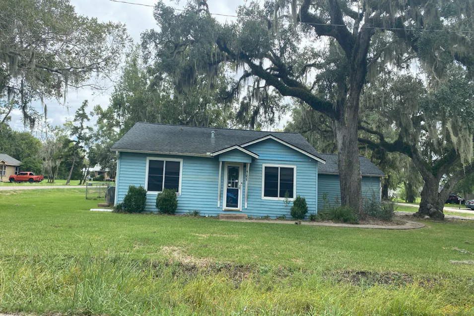706 E New York St Brazoria, TX 77422, Brazoria County