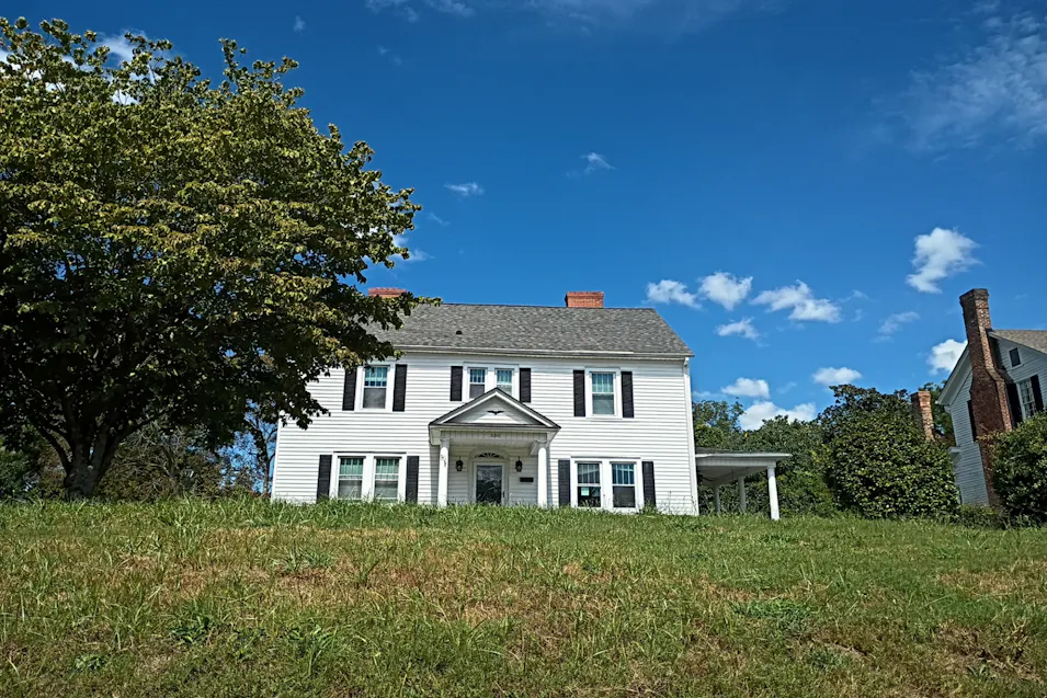 550 W Main St Laurens, SC 29360, Laurens County