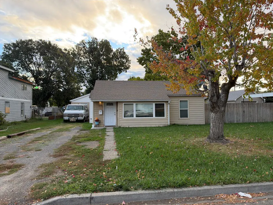 205 Douglas St Grandview, WA 98930, Yakima County
