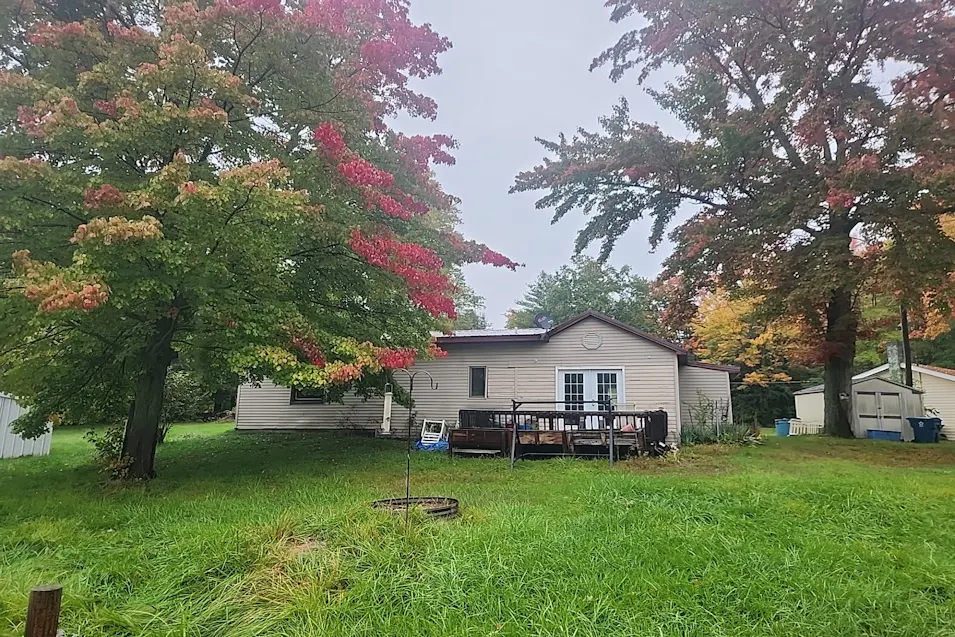 510 W Jessie Rd Sanford, MI 48657-9520, Midland County