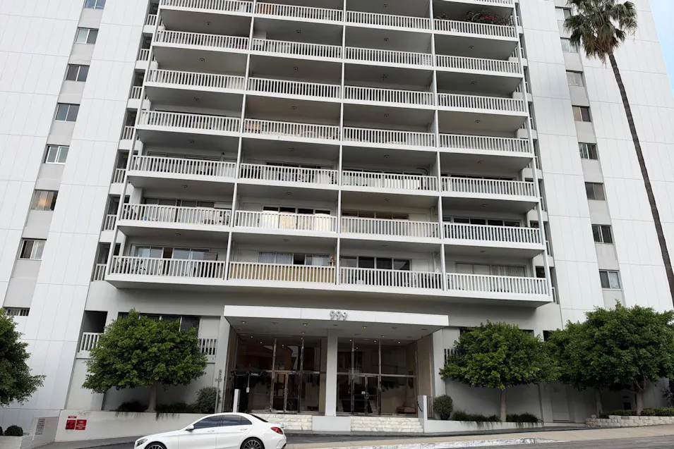 999 N Doheny Drive 207 West Hollywood, CA 90069, Los Angeles County