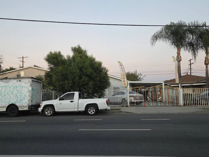 7354 Vineland Ave