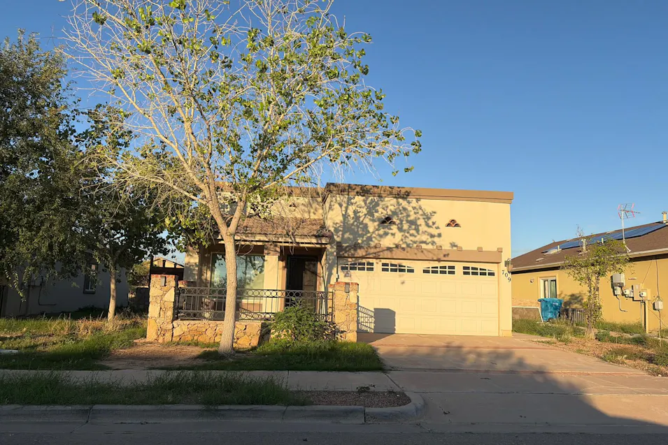 709 Villas Del Este Rd Socorro, TX 79927, El Paso County
