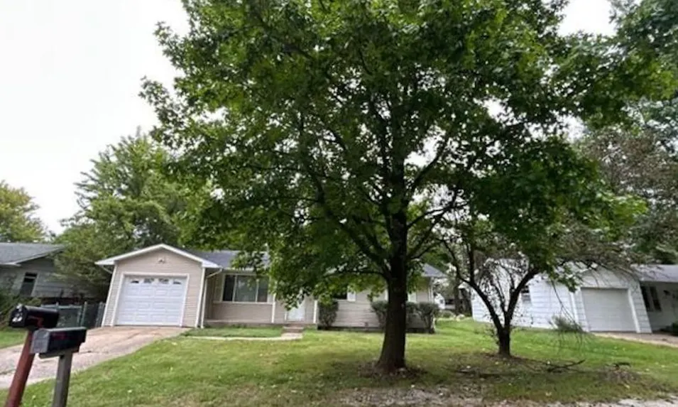 583 Tidball Ave Centralia, MO 65240, Boone County