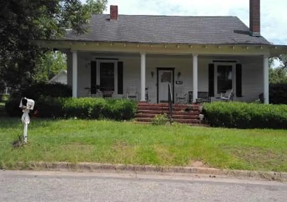 622 6th Ave NE Dawson, GA 39842, Terrell County