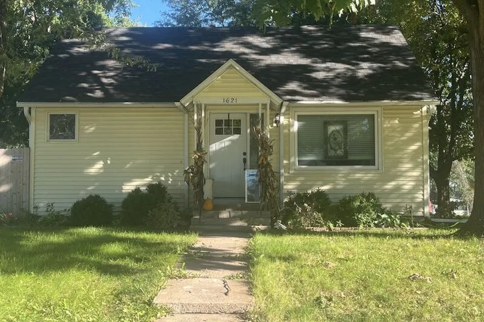 1621 M St Aurora, NE 68818, Hamilton County