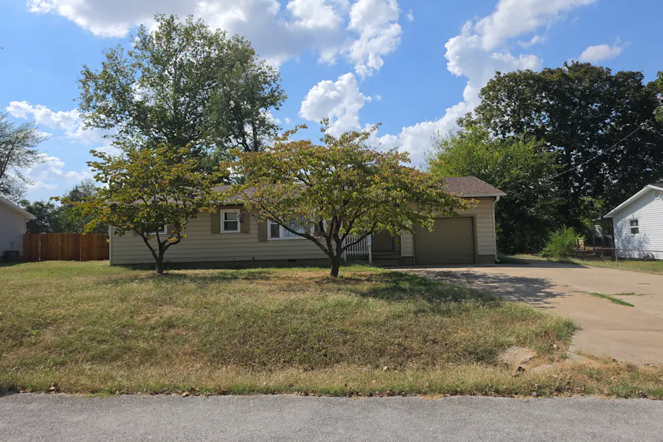 1239 N Fender Ave Springfield, MO 65803, Greene County