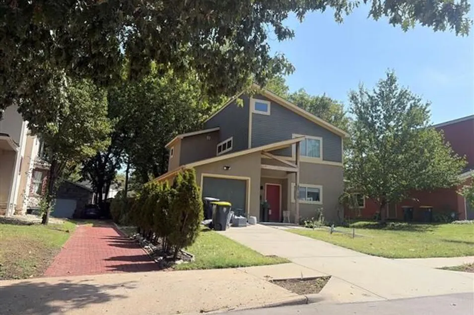2715 Charlotte Street Kansas City, MO 64109, Jackson County