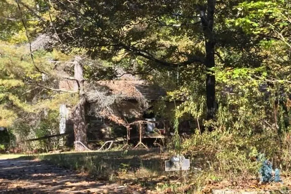 235 Huckleberry Hills Lane Tuscumbia, AL 35674, Colbert County