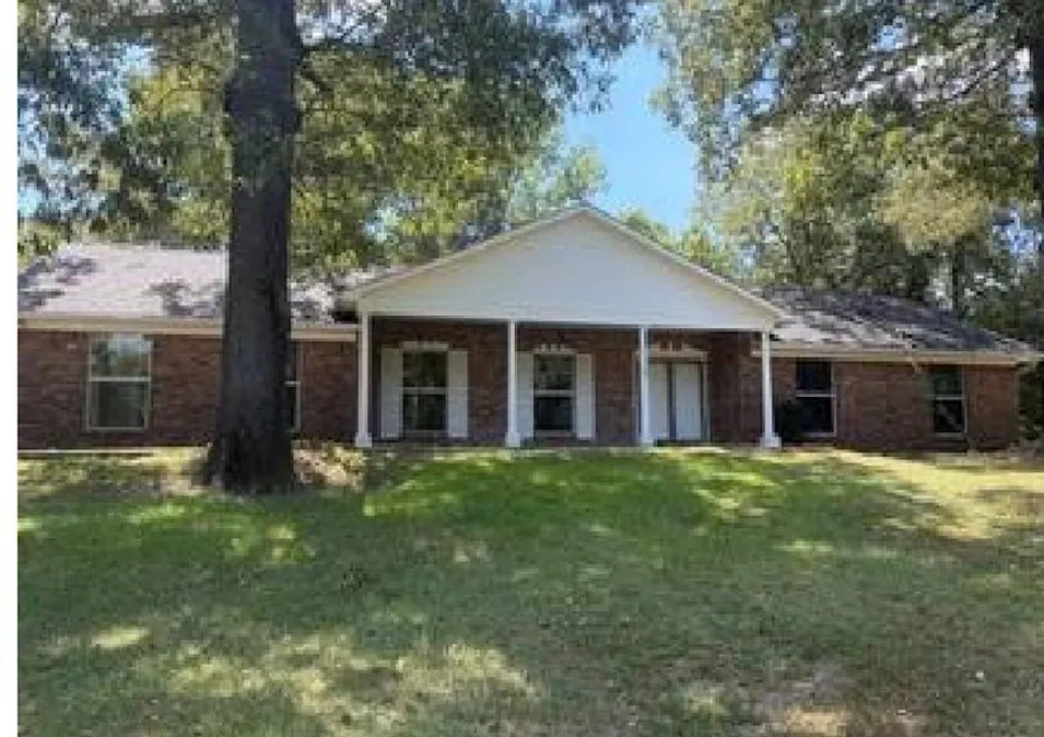 910 Newitt Vick Dr Vicksburg, MS 39183, Warren County