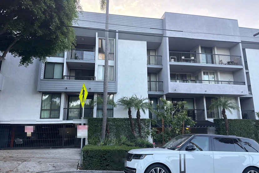 906 N Doheny Dr 510