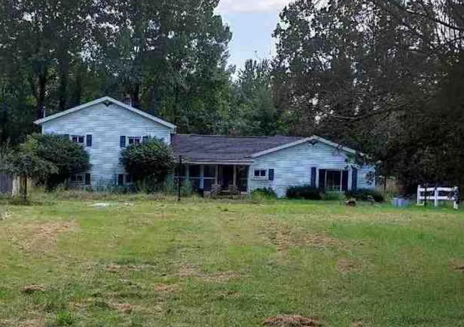 24502 H Dr N Albion, MI 49224, Calhoun County
