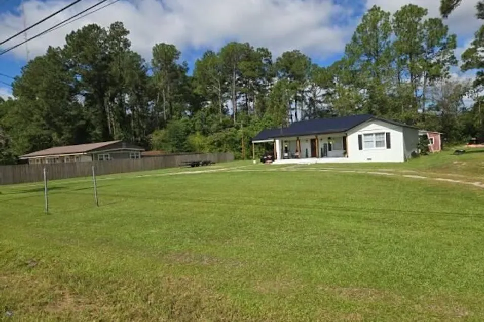 2164 Us Highway 84 Blackshear, GA 31516, Pierce County