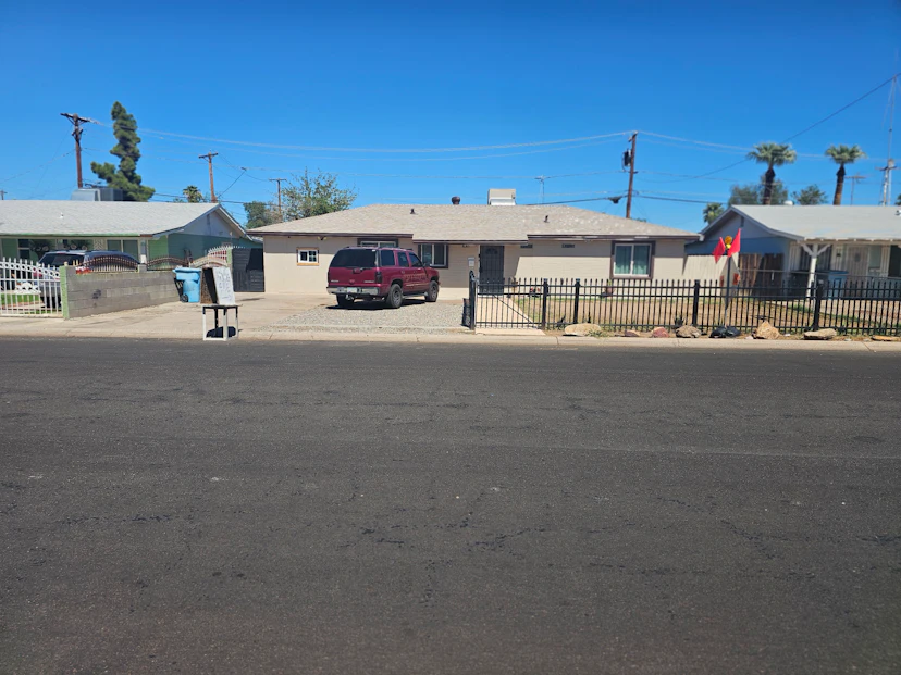 3432 W Glenrosa Ave