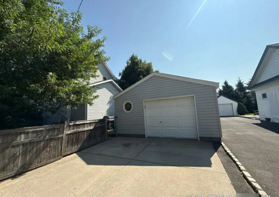 76 Driving Park Av Lynbrook, NY 11563, Nassau County