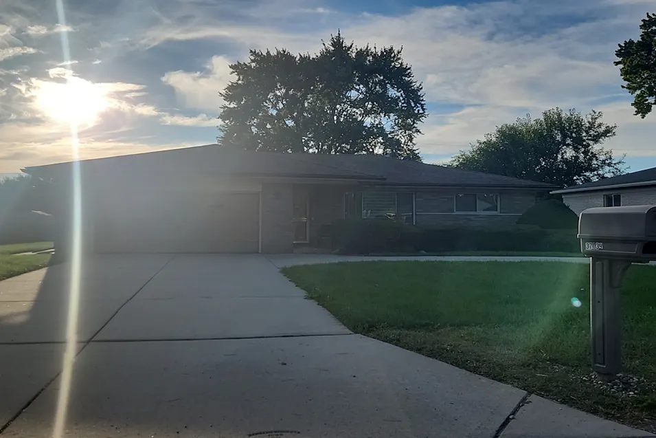 37039 Almont Dr W Sterling Heights, MI 48310, Macomb County
