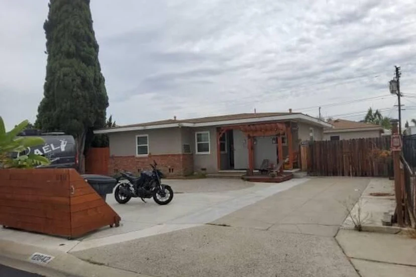 12842 Woodland Ln