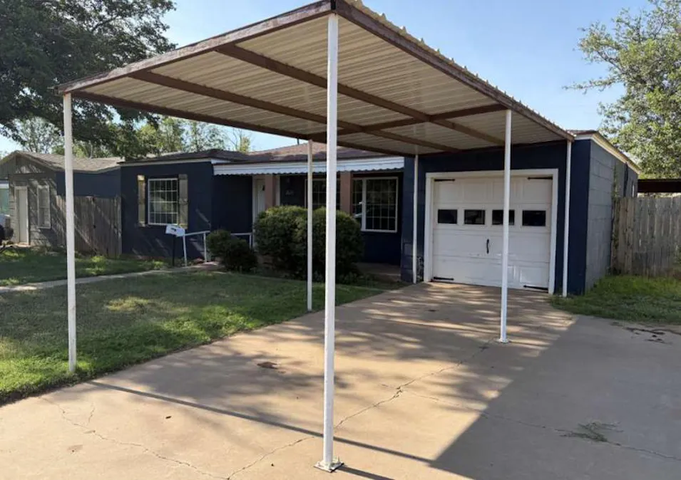112 Holly Street Levelland, TX 79336, Cochran County