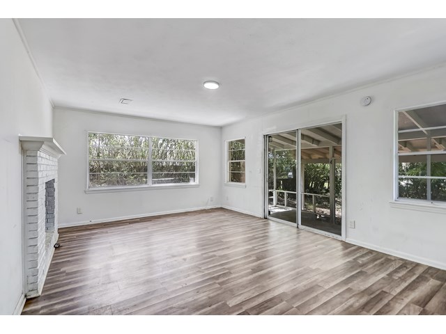 2824 Woodland Dr photo 8