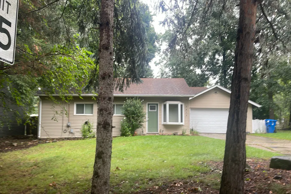2512 Grandview Blvd Waterford, MI 48329, Oakland County