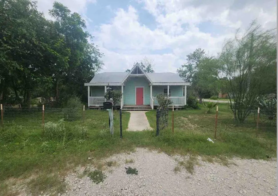 501 E Daniel St Uvalde, TX 78801, Uvalde County