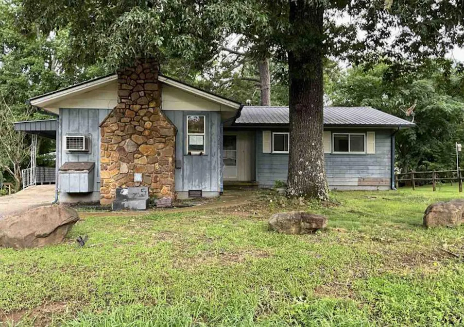 1209 12th St Mena, AR 71953, Polk County