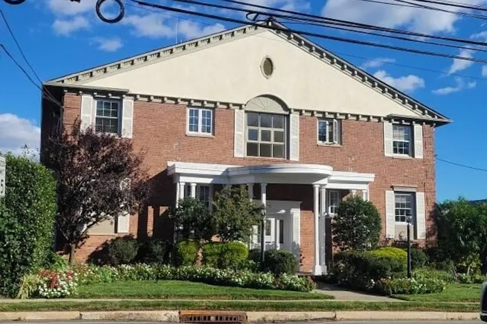 206 Main Street Apt 6. Millburn, NJ 07041, Essex County