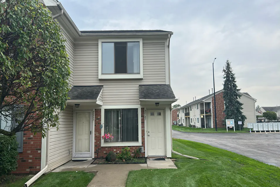 30787 Hidden Pines Ln Roseville, MI 20310, Macomb County