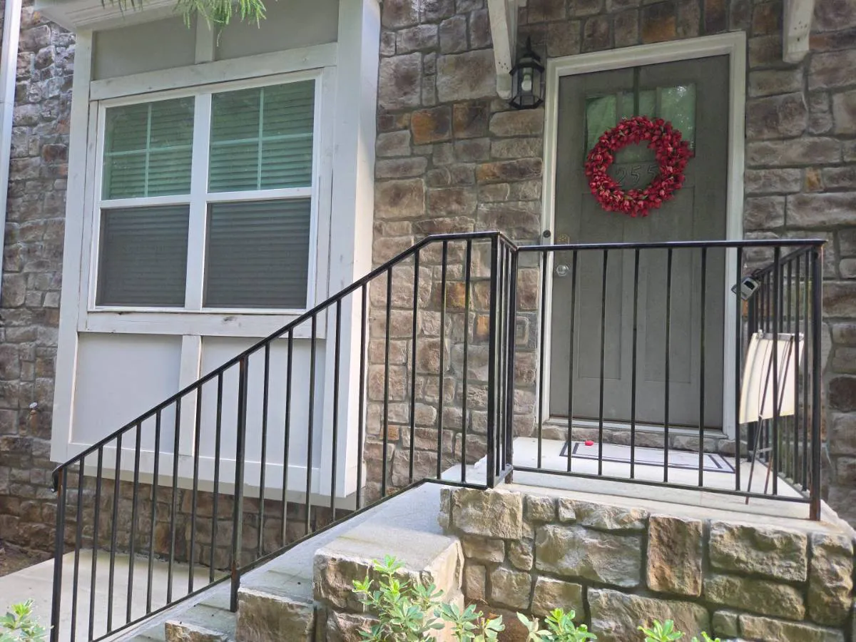Ismal Dr, Atlanta, GA 30331
