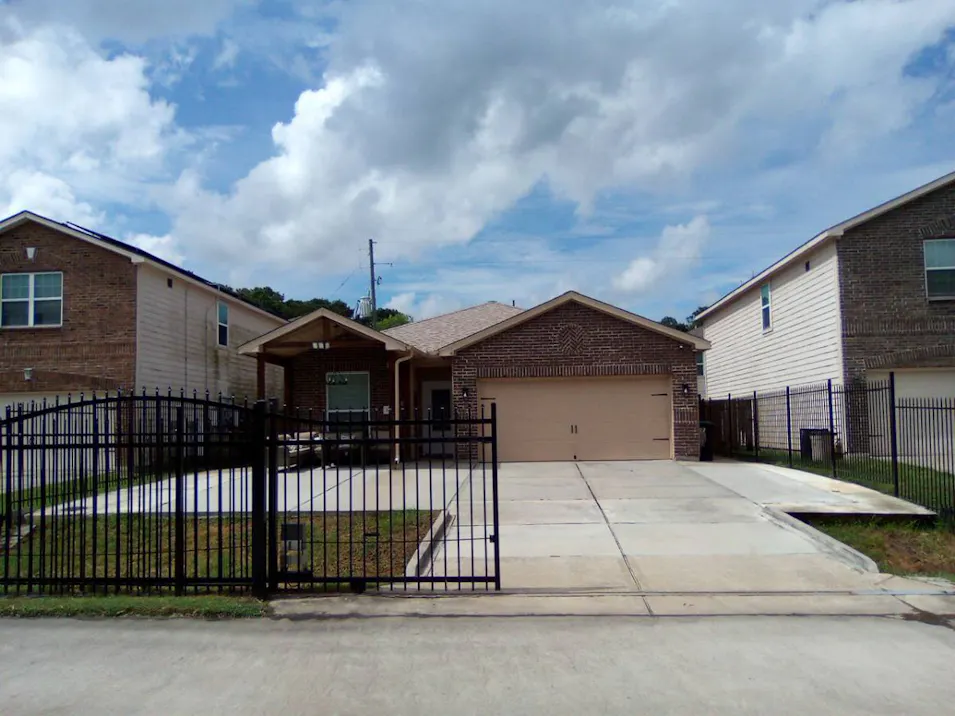 10507 Logger Pine Trl Houston, TX 77088, Harris County