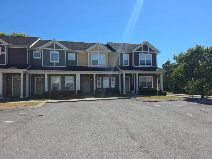 1945 Lombardia Ln