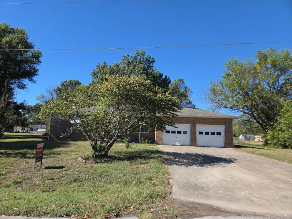 1200 Clinton St Golden City, MO 64748, Barton County