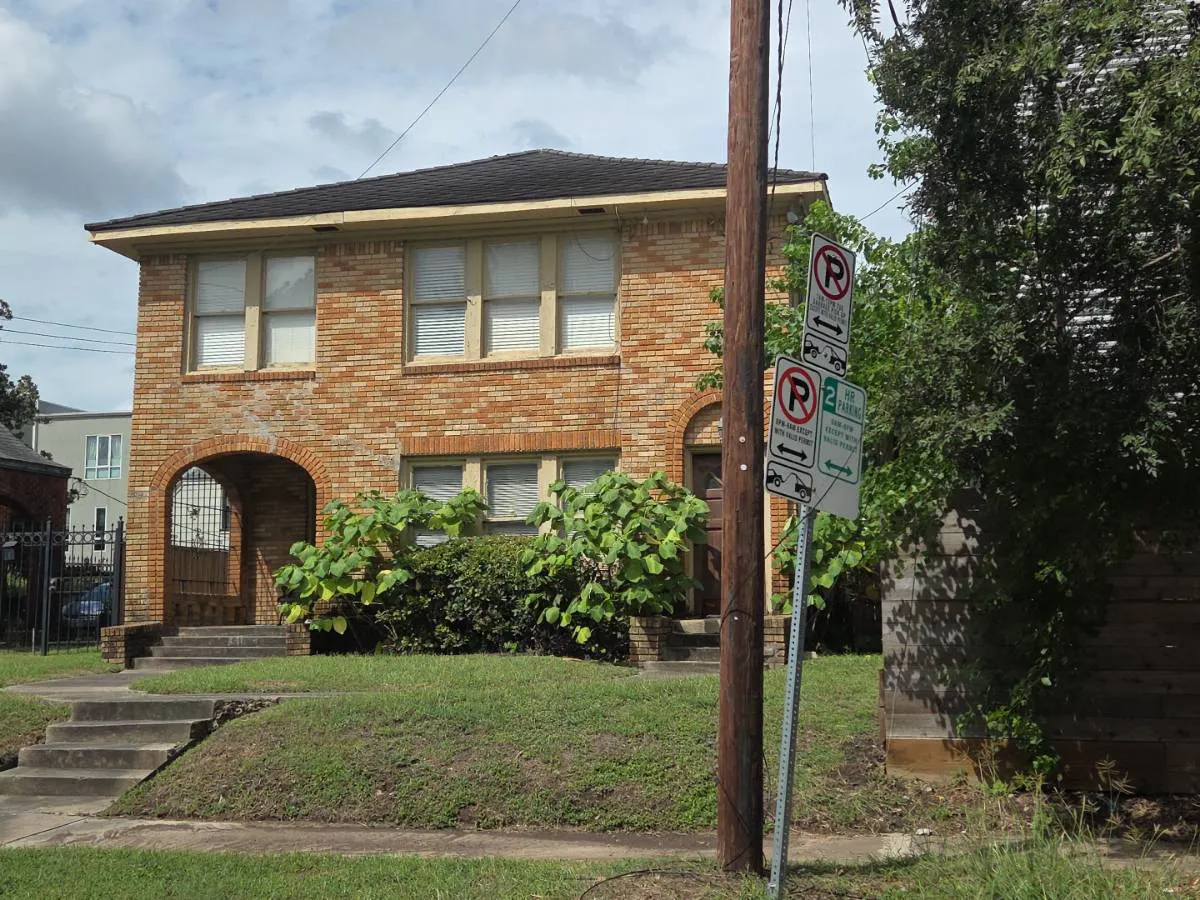 Chenevert St, Houston, TX 77004 #1