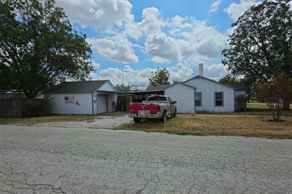1111 N Reynolds Ave Throckmorton, TX 76483, Throckmorton County